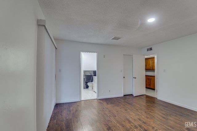 118 Village Way, Taft, CA 93268