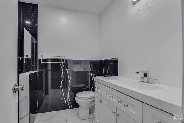 118 Village Way, Taft, CA 93268