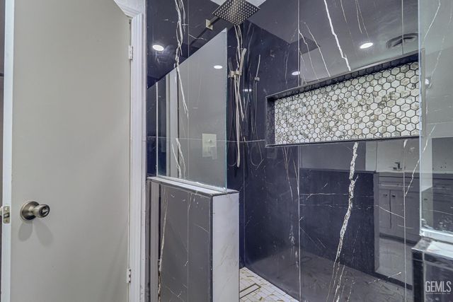 118 Village Way, Taft, CA 93268