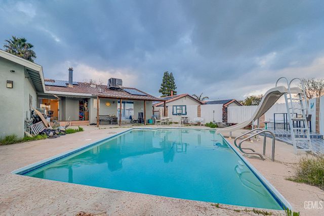 118 Village Way, Taft, CA 93268