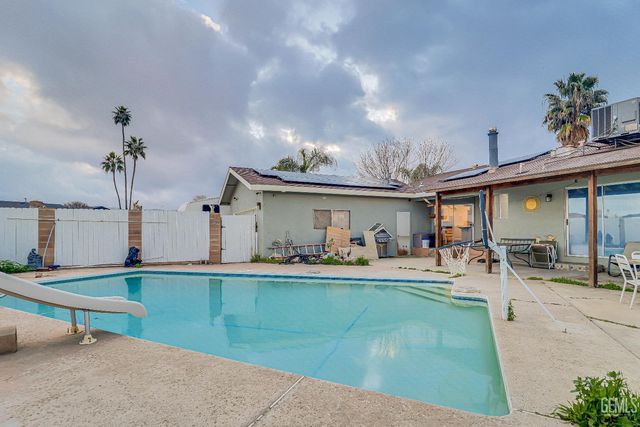 118 Village Way, Taft, CA 93268