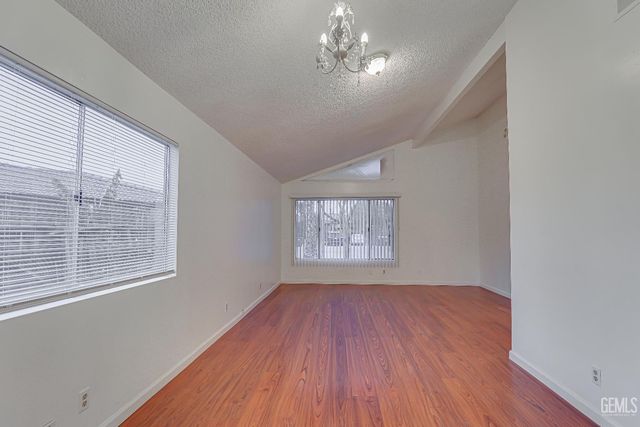 118 Village Way, Taft, CA 93268