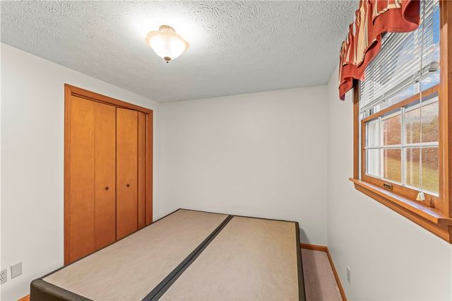 1657 DEERFIELD RD, South Franklin, PA 15301