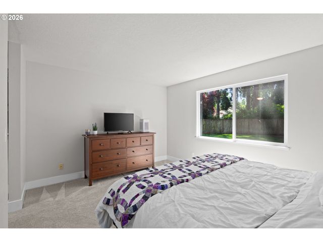 16870 Nw SOMERSET Dr, Beaverton, OR 97006