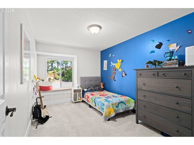 16870 Nw SOMERSET Dr, Beaverton, OR 97006