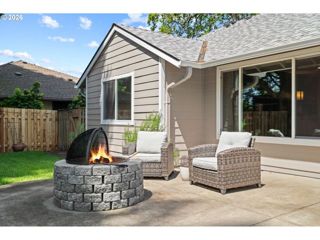 16870 Nw SOMERSET Dr, Beaverton, OR 97006