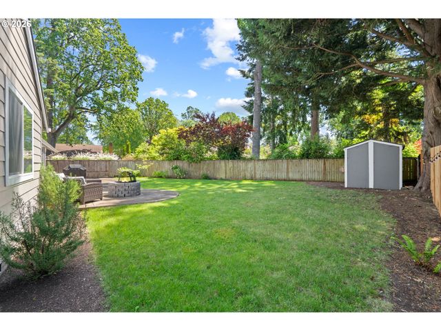 16870 Nw SOMERSET Dr, Beaverton, OR 97006