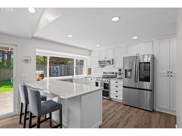 16870 Nw SOMERSET Dr, Beaverton, OR 97006