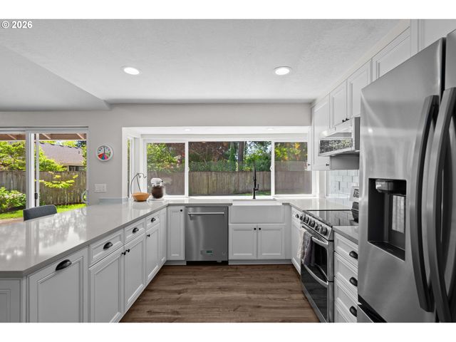 16870 Nw SOMERSET Dr, Beaverton, OR 97006
