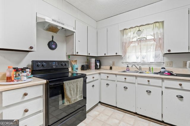 206 Brookwood Drive, Gray, GA 31032