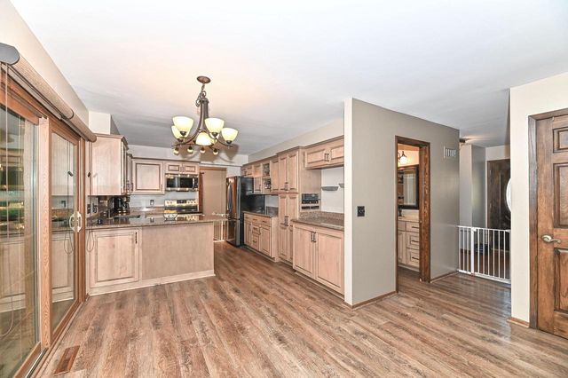3274 S Acredale COURT, New Berlin, WI 53151