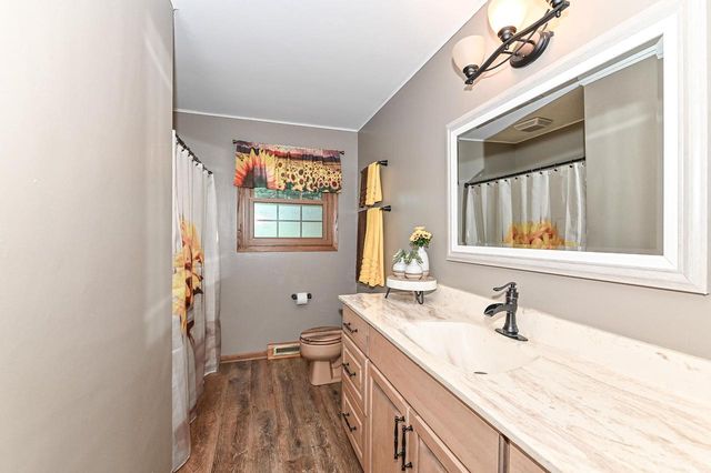 3274 S Acredale COURT, New Berlin, WI 53151