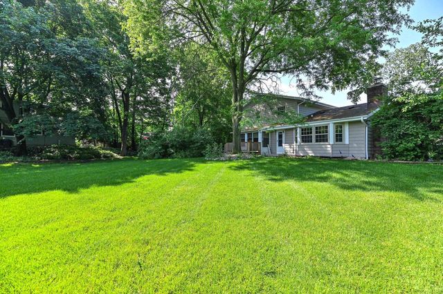 3274 S Acredale COURT, New Berlin, WI 53151