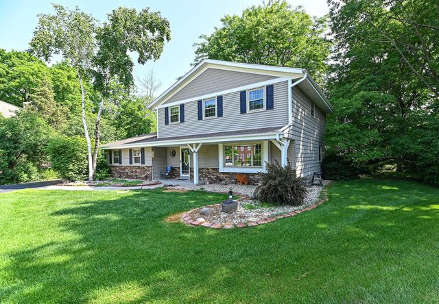 3274 S Acredale COURT, New Berlin, WI 53151