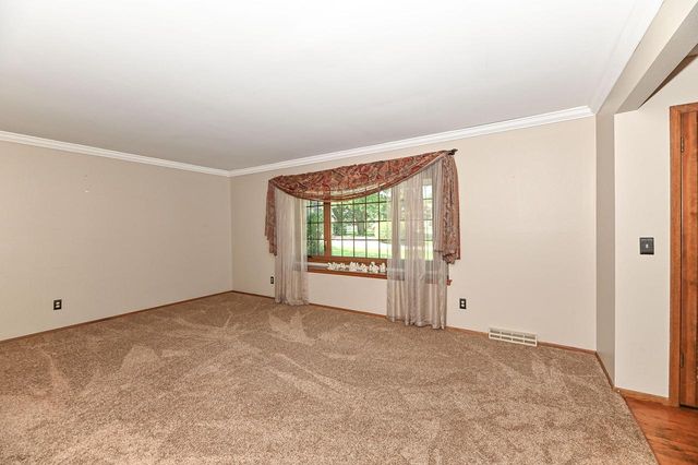 3274 S Acredale COURT, New Berlin, WI 53151