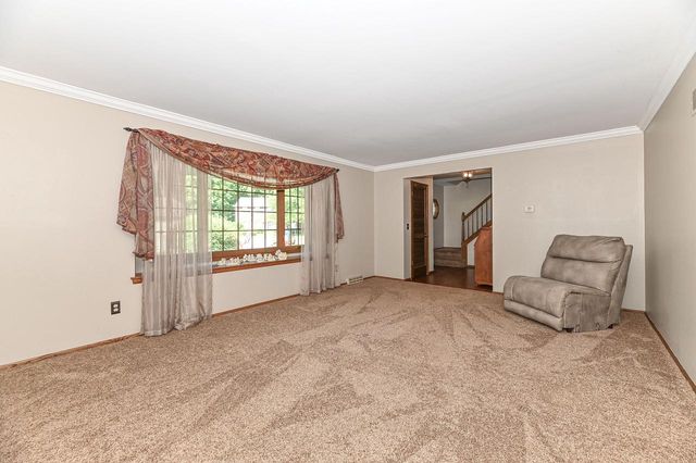 3274 S Acredale COURT, New Berlin, WI 53151