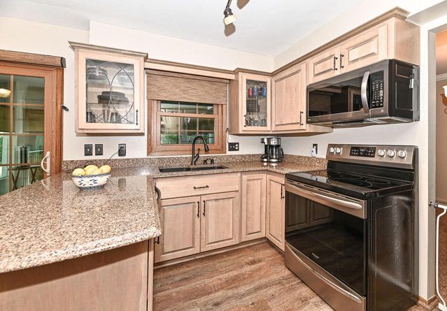 3274 S Acredale COURT, New Berlin, WI 53151
