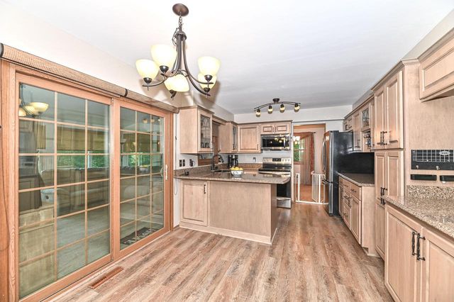 3274 S Acredale COURT, New Berlin, WI 53151
