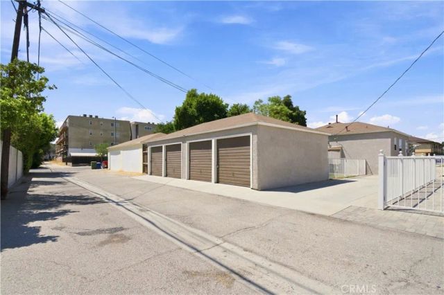 11418 Victory Boulevard, Valley Glen, CA 91606
