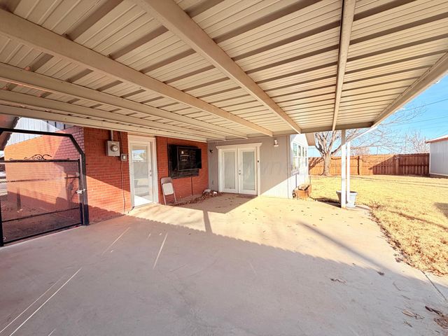 320 Arthur Street, Tulia, TX 79088