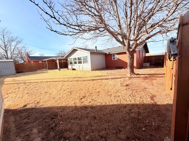 320 Arthur Street, Tulia, TX 79088