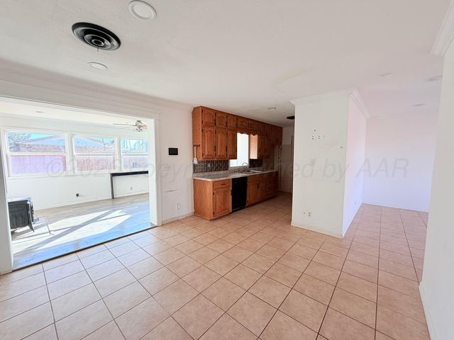 320 Arthur Street, Tulia, TX 79088