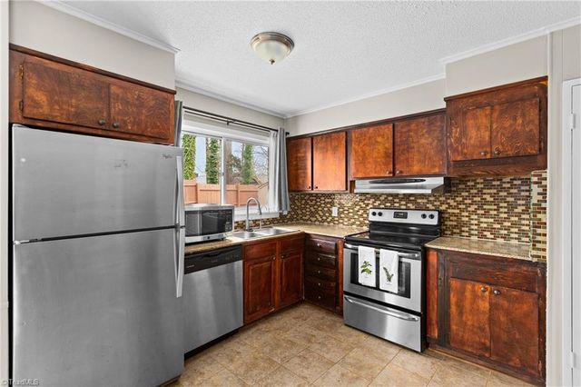 2411 Wooding Place, Greensboro, NC 27407