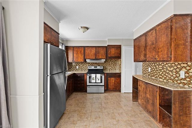 2411 Wooding Place, Greensboro, NC 27407