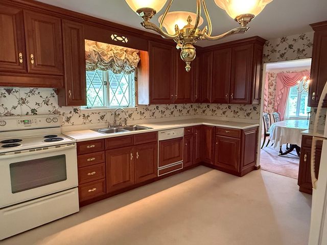 102 W Fairmont AVENUE, Neshannock Twp, PA 16105