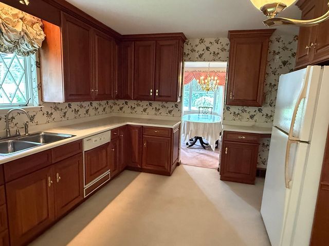 102 W Fairmont AVENUE, Neshannock Twp, PA 16105