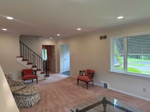 102 W Fairmont AVENUE, Neshannock Twp, PA 16105