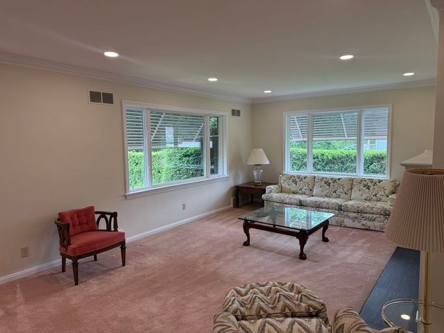 102 W Fairmont AVENUE, Neshannock Twp, PA 16105