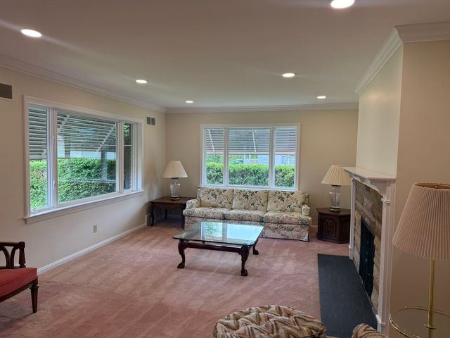 102 W Fairmont AVENUE, Neshannock Twp, PA 16105
