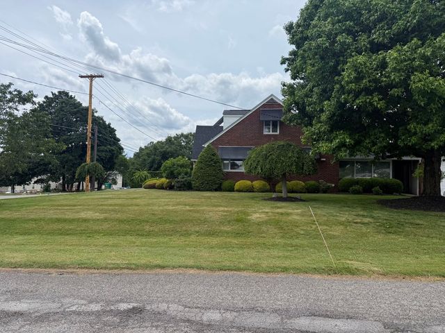 102 W Fairmont AVENUE, Neshannock Twp, PA 16105