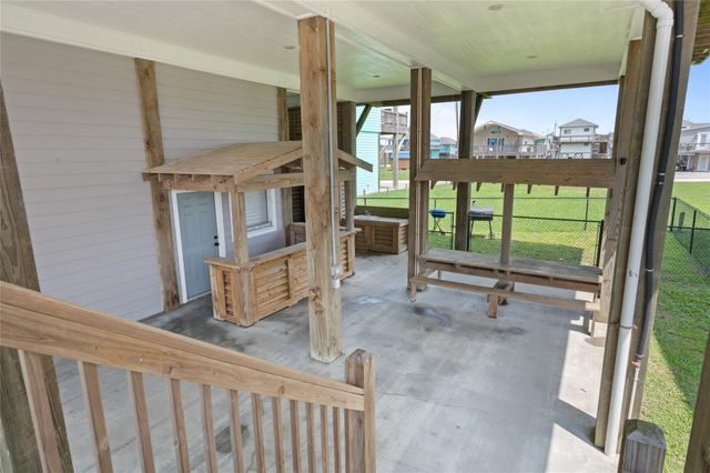 982 S Redfish, Crystal Beach, TX 77650