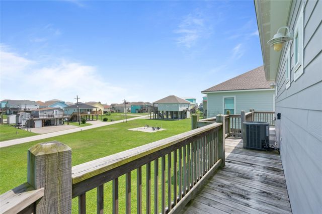 982 S Redfish, Crystal Beach, TX 77650
