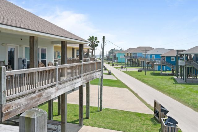 982 S Redfish, Crystal Beach, TX 77650