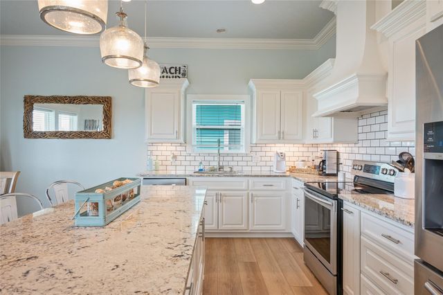 982 S Redfish, Crystal Beach, TX 77650