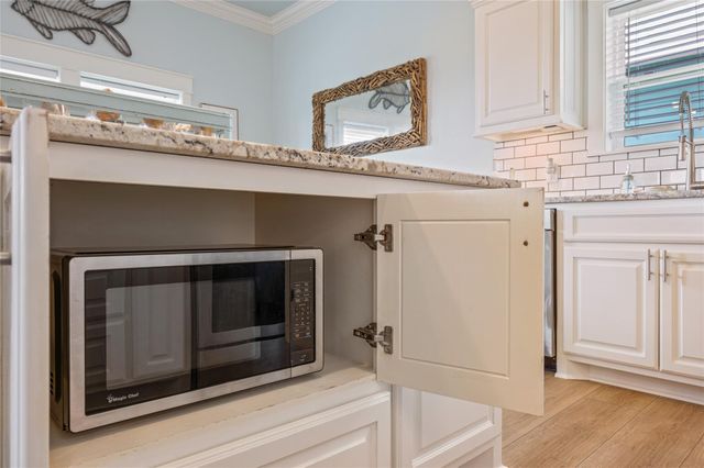 982 S Redfish, Crystal Beach, TX 77650