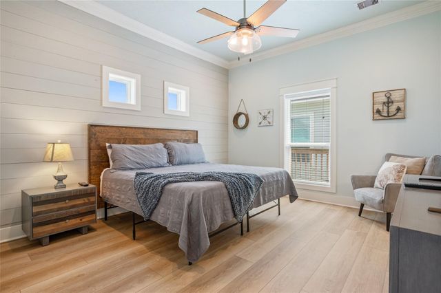 982 S Redfish, Crystal Beach, TX 77650