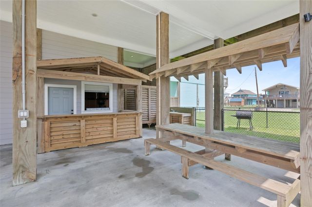 982 S Redfish, Crystal Beach, TX 77650