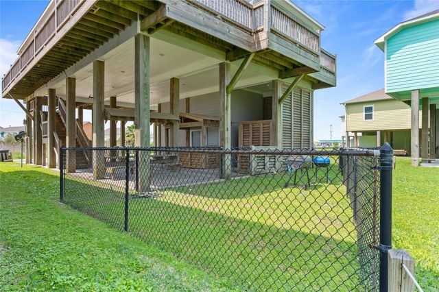 982 S Redfish, Crystal Beach, TX 77650