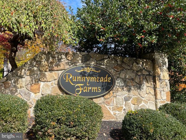 39 CHARTER OAK DR, Newtown Square, PA 19073