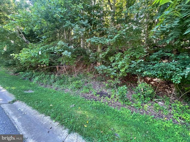 39 CHARTER OAK DR, Newtown Square, PA 19073