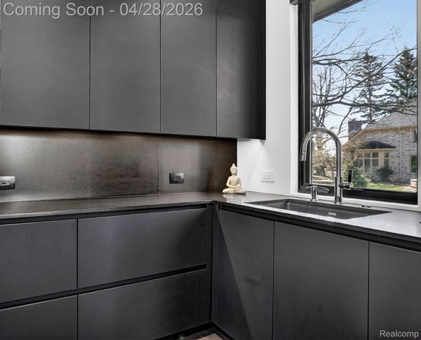 7004 Franklin Road, Bloomfield Hills, MI 48301