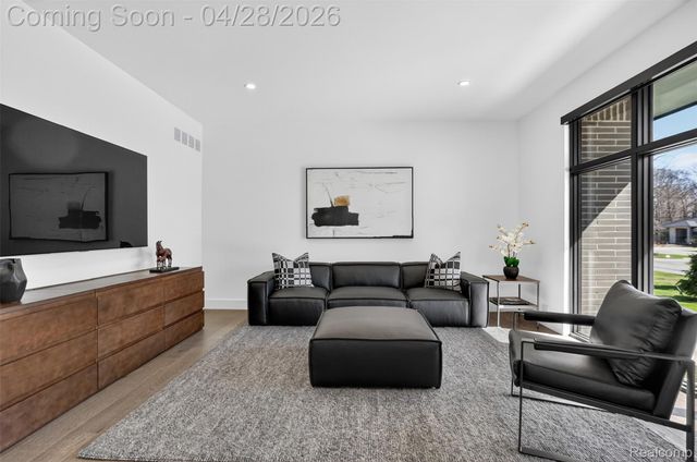 7004 Franklin Road, Bloomfield Hills, MI 48301