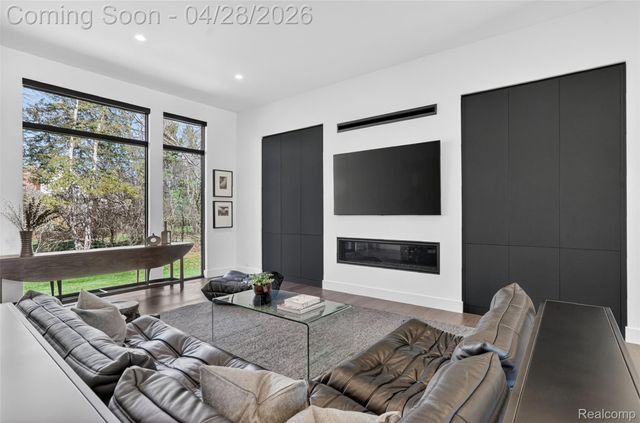 7004 Franklin Road, Bloomfield Hills, MI 48301
