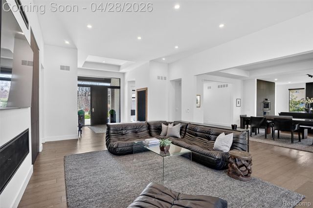 7004 Franklin Road, Bloomfield Hills, MI 48301