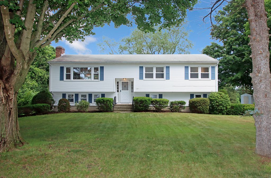 523 Treat Lane, Orange, CT 06477