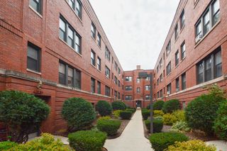 5736 N Winthrop Avenue 301, Chicago, IL 60660
